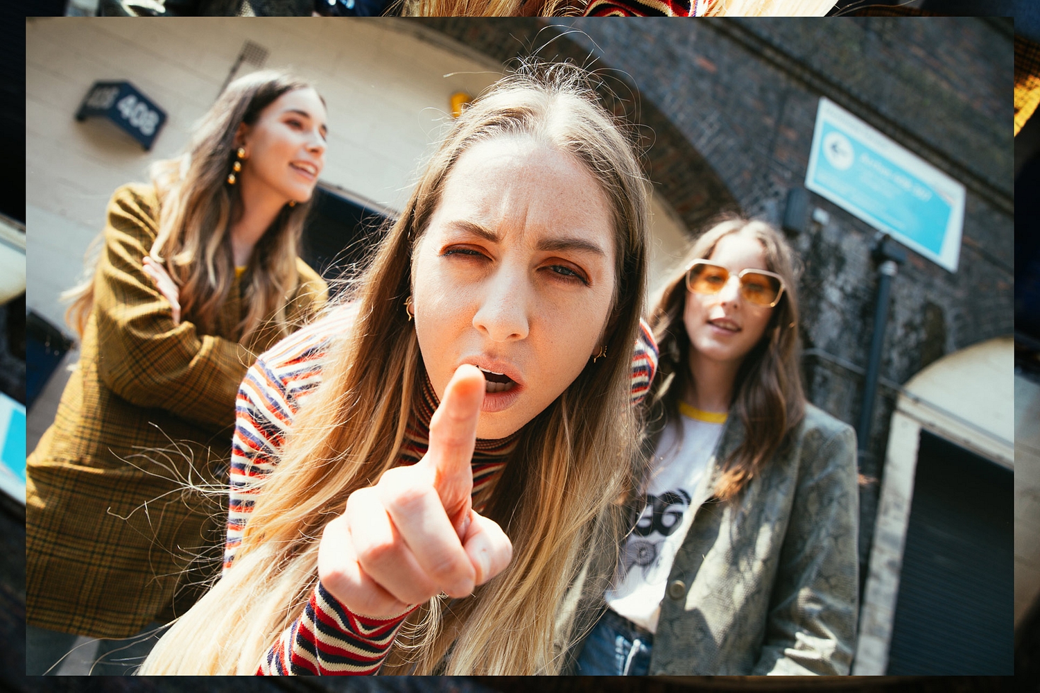 Sisters, Ledge: Haim