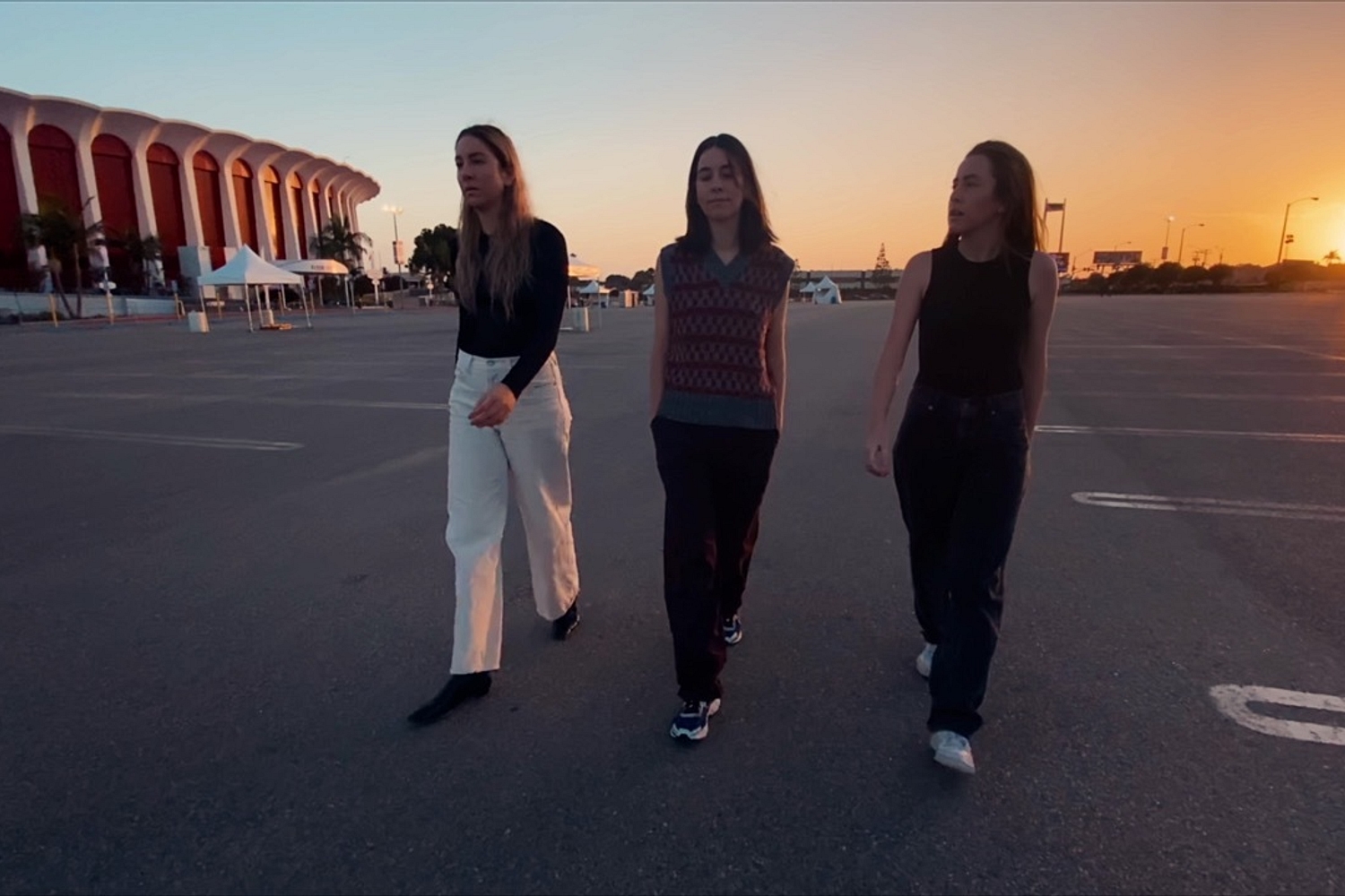 Haim share ‘Don’t Wanna’ video