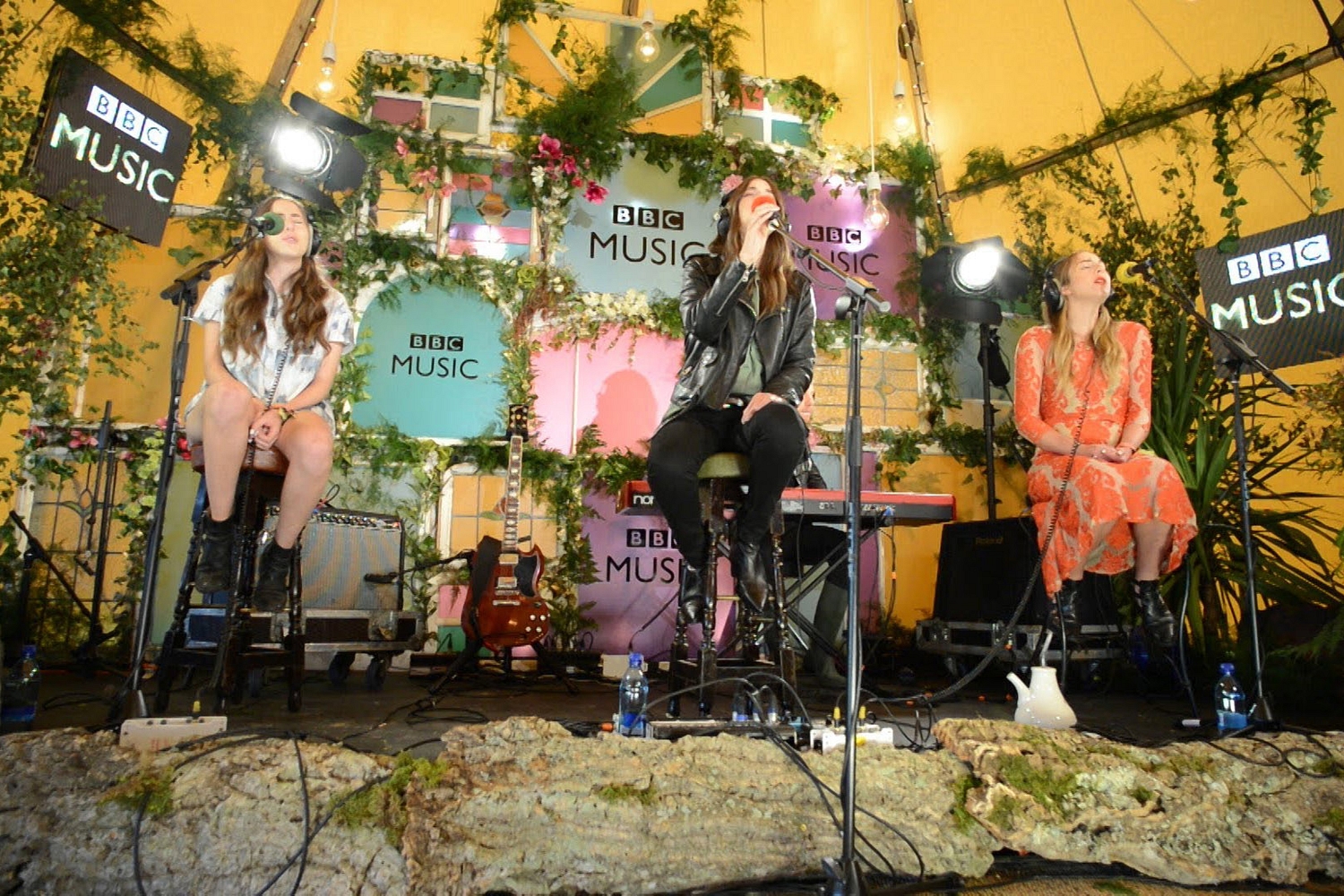 Watch Haim play a stripped-back ‘Don’t Save Me’