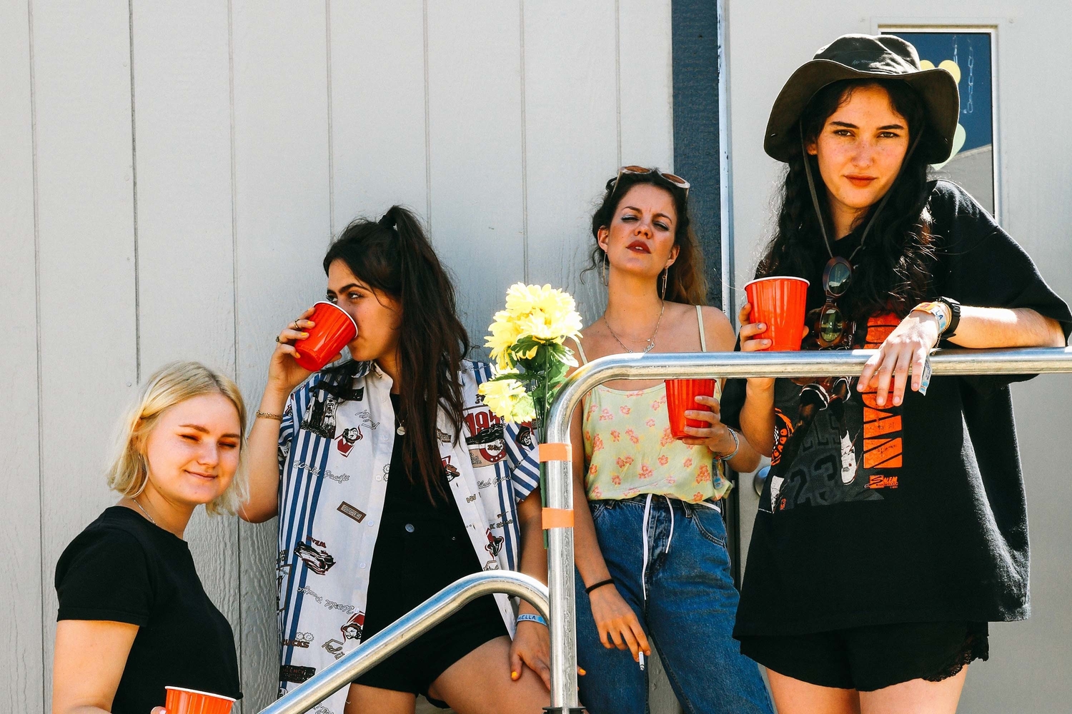 Listen to Hinds cover Kevin Ayers’ ‘Caribbean Moon’ • News • DIY Magazine