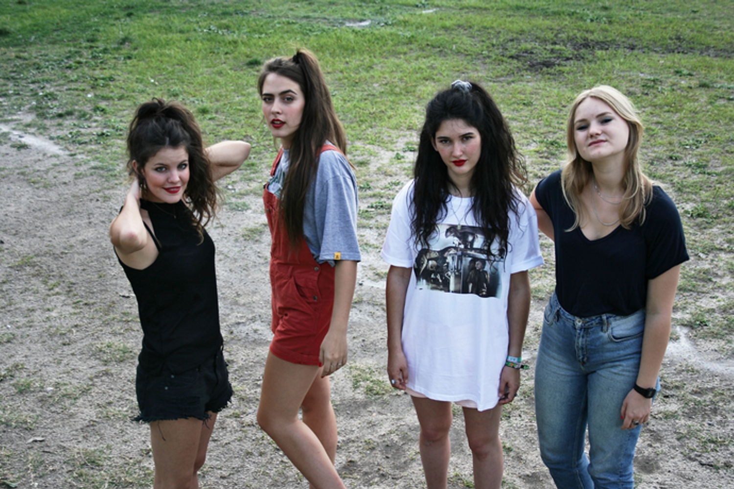 Hinds make guest mix for Swim Deep