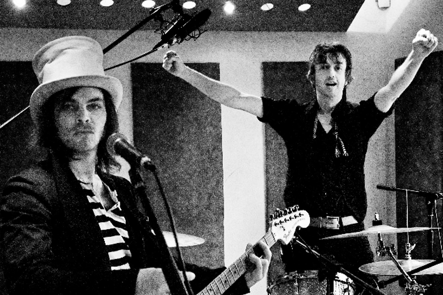Gaz Coombes & Danny Goffey’s The Hotrats reveal homemade video for new cover of Kelis’ ‘Milkshake’