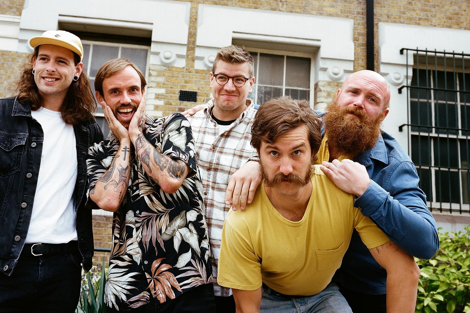 IDLES announce new beer ‘KRFSHT’