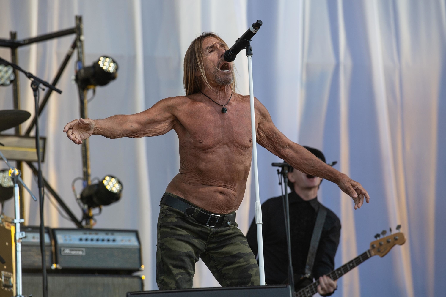 Iggy Pop releases ‘James Bond’ video