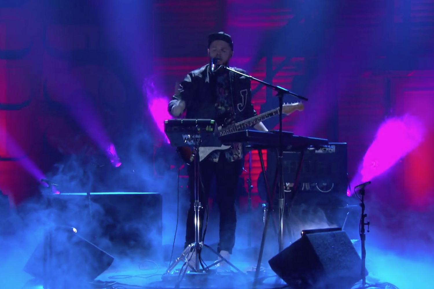 Jack Garratt makes television debut with ‘Worry’ on Conan