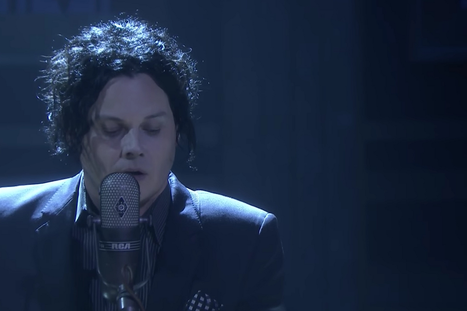 Watch Jack White play White Stripes songs on telly, call Beyoncé “bodacious”