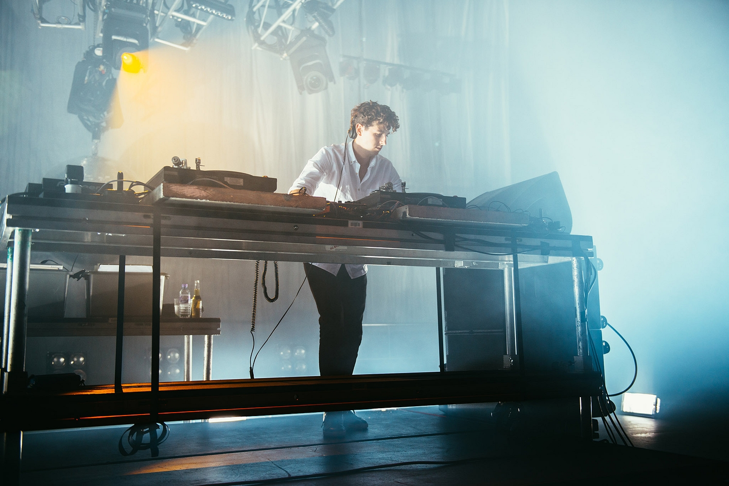 Jamie xx plays with xx bandmates, Four Tet and Warpaint’s Stella Mozgawa on BBC Radio 1
