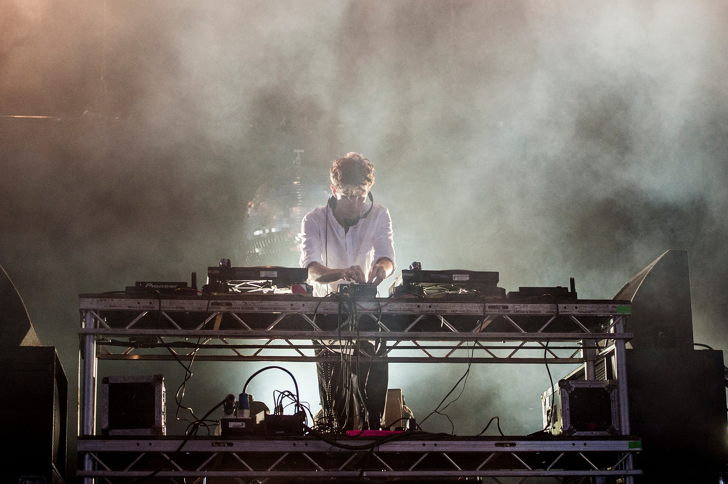 Jamie xx lights things up at Reading 2015
