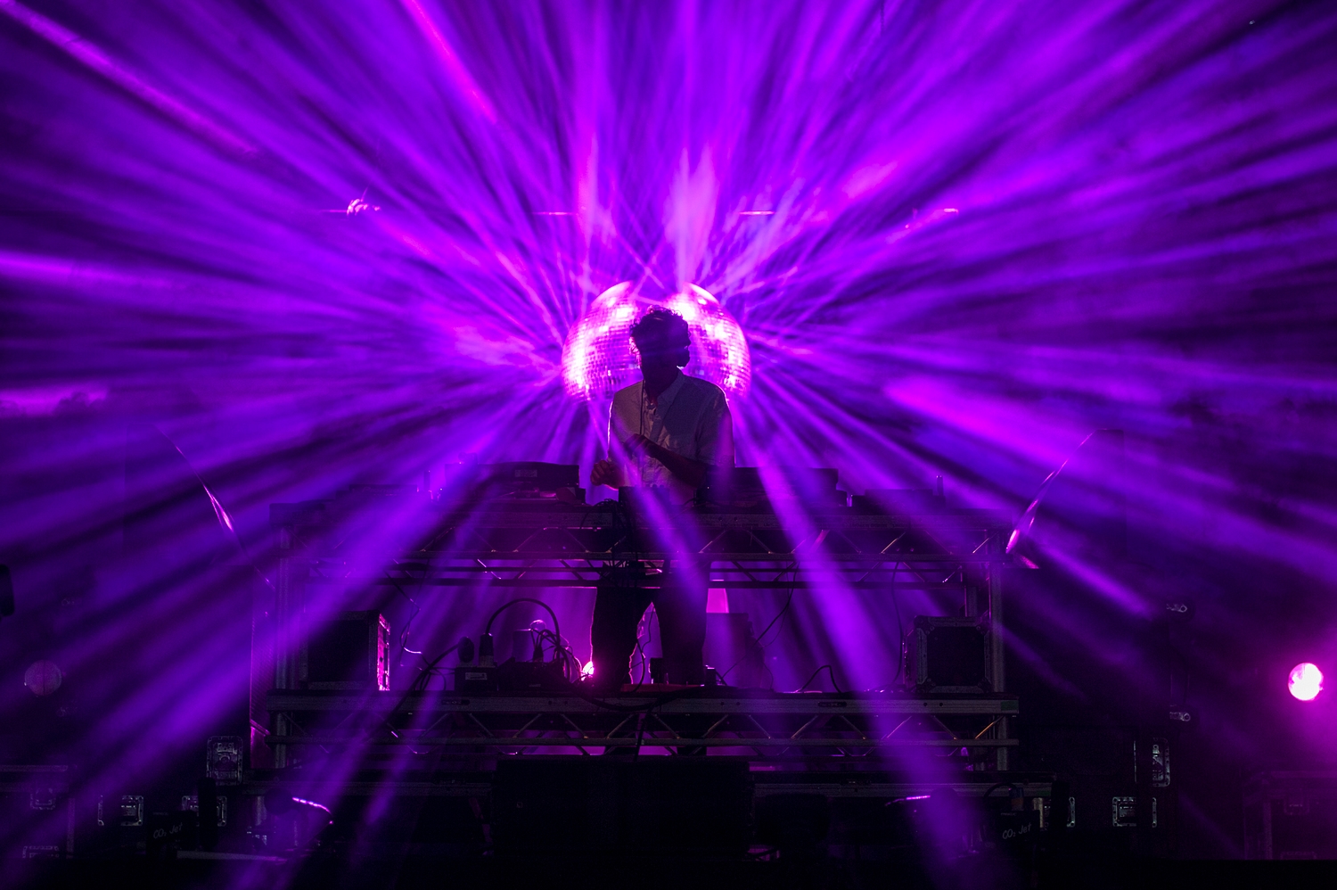 Jamie xx lights things up at Reading 2015