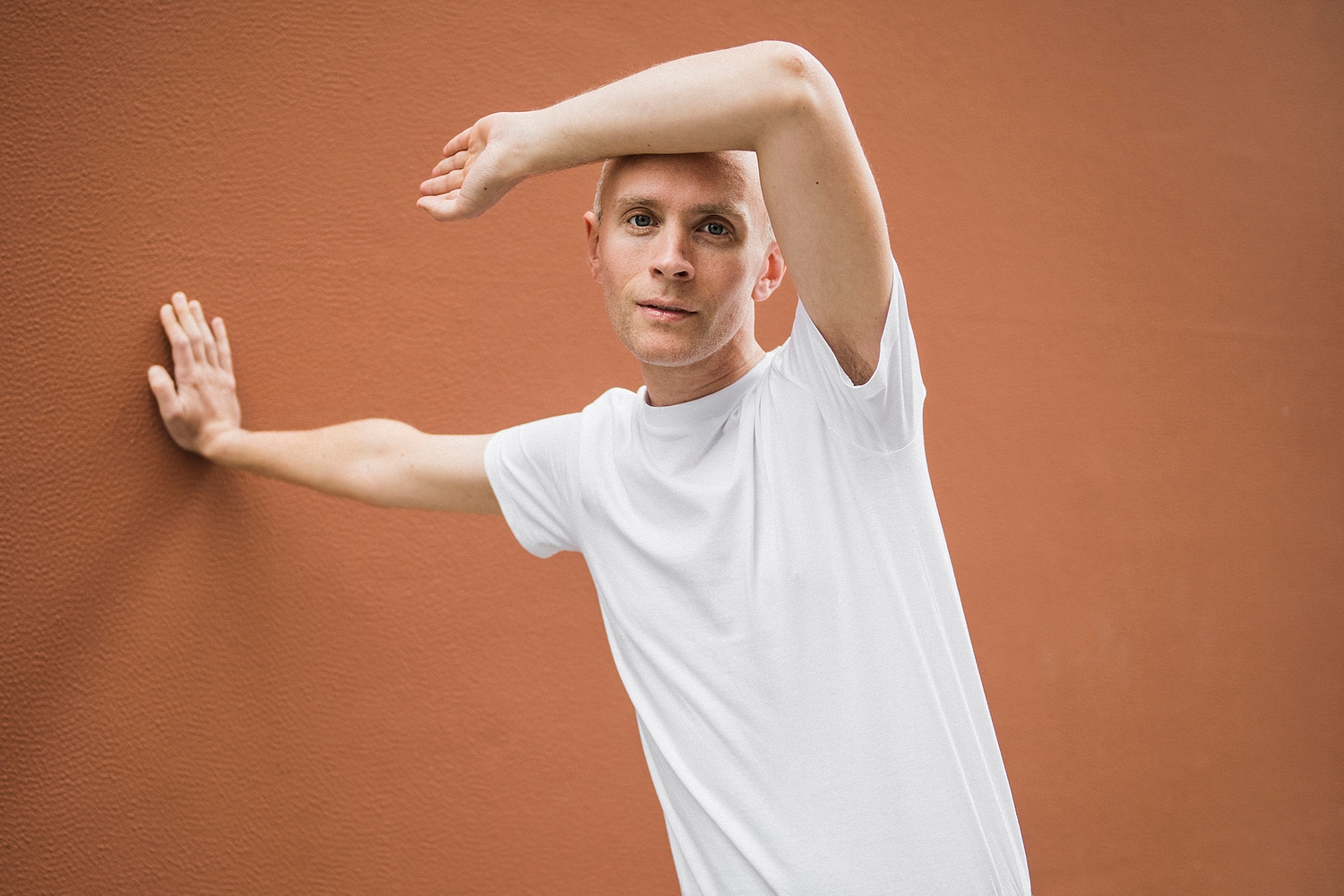 Jens Lekman hates plates in the ‘What’s That Perfume You Wear?’ video