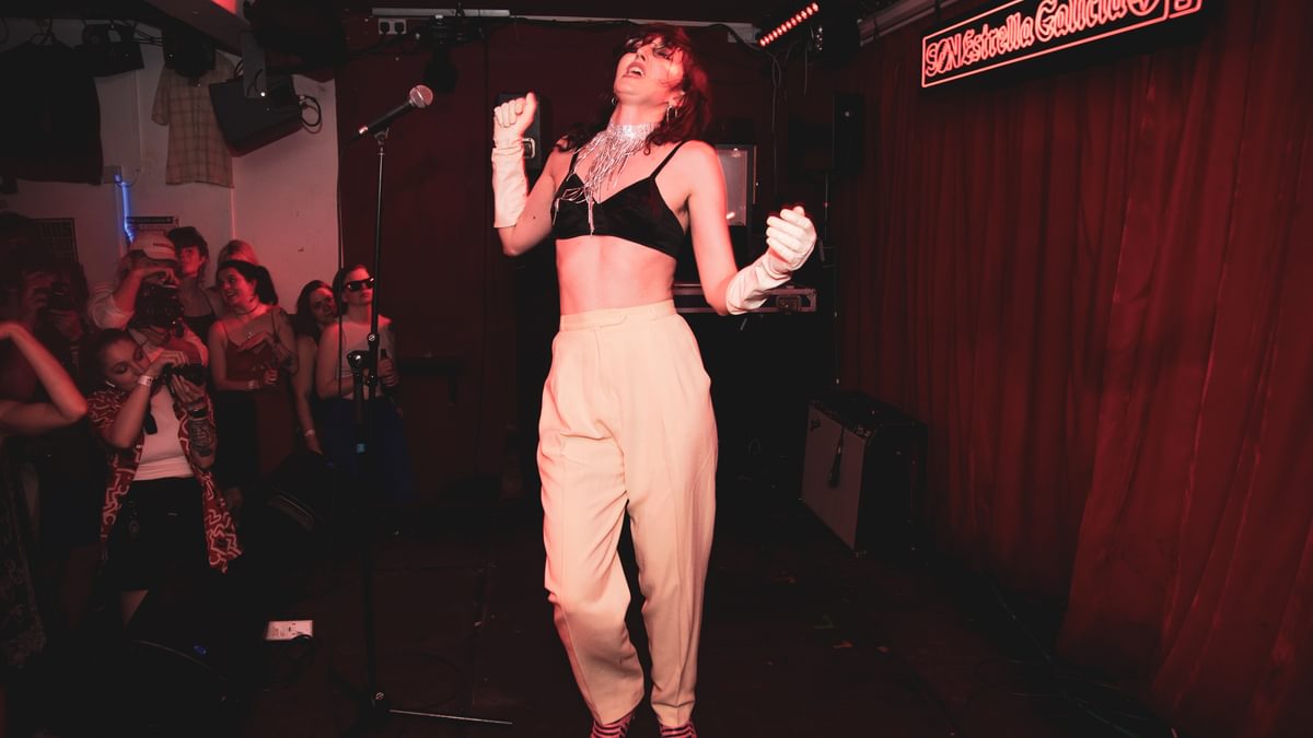 Jessica Winter, Miss Tiny, Paper Dress Vintage, London - Vimarsana News