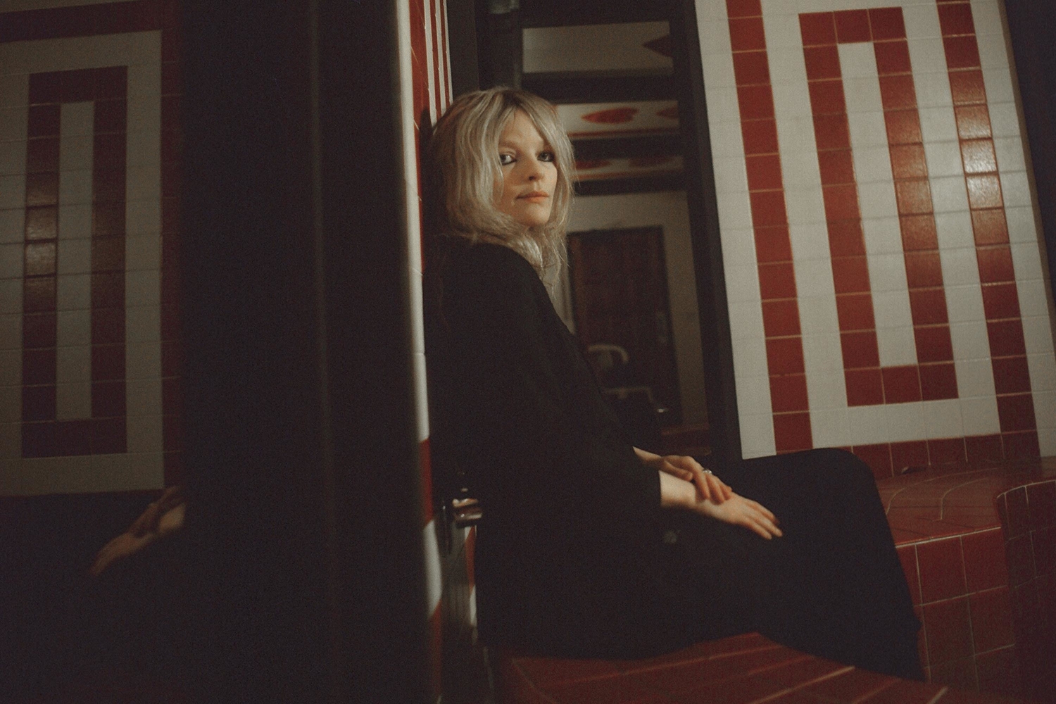 Jessica Pratt shares new single ‘Poly Blue’