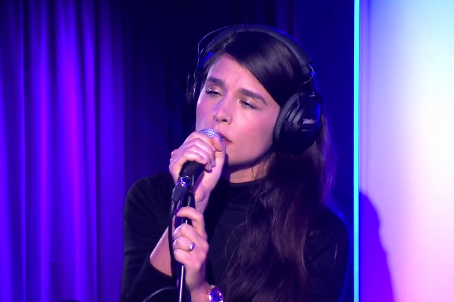 Jessie Ware takes on Labrinth’s ‘Jealous’ for Radio 1