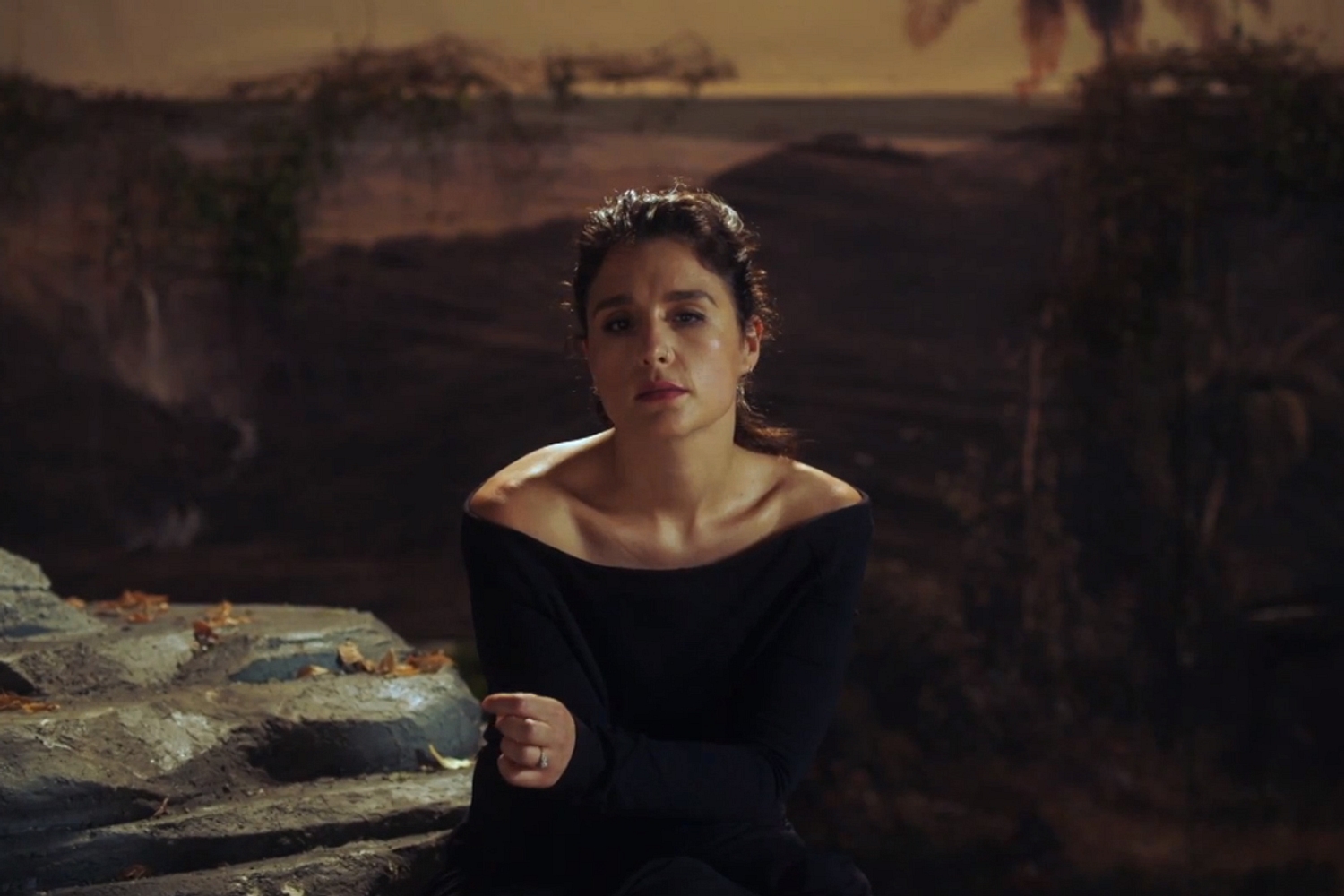 Jessie Ware unveils 'Say You Love Me' video