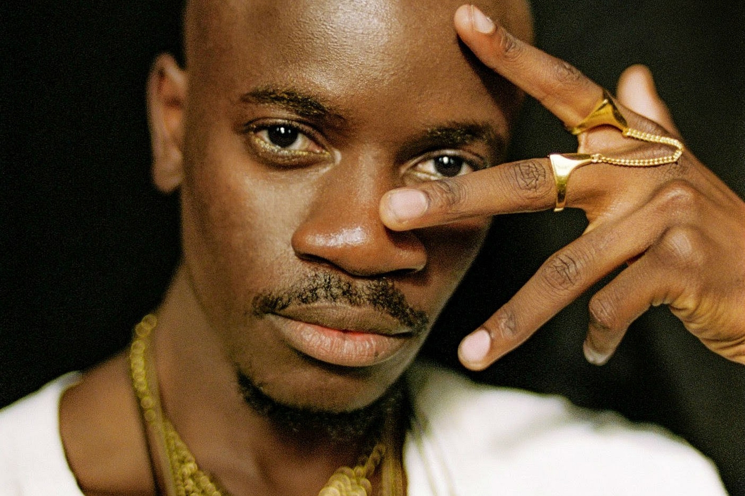 KWAYE breaks free in the video for ‘Little Ones’