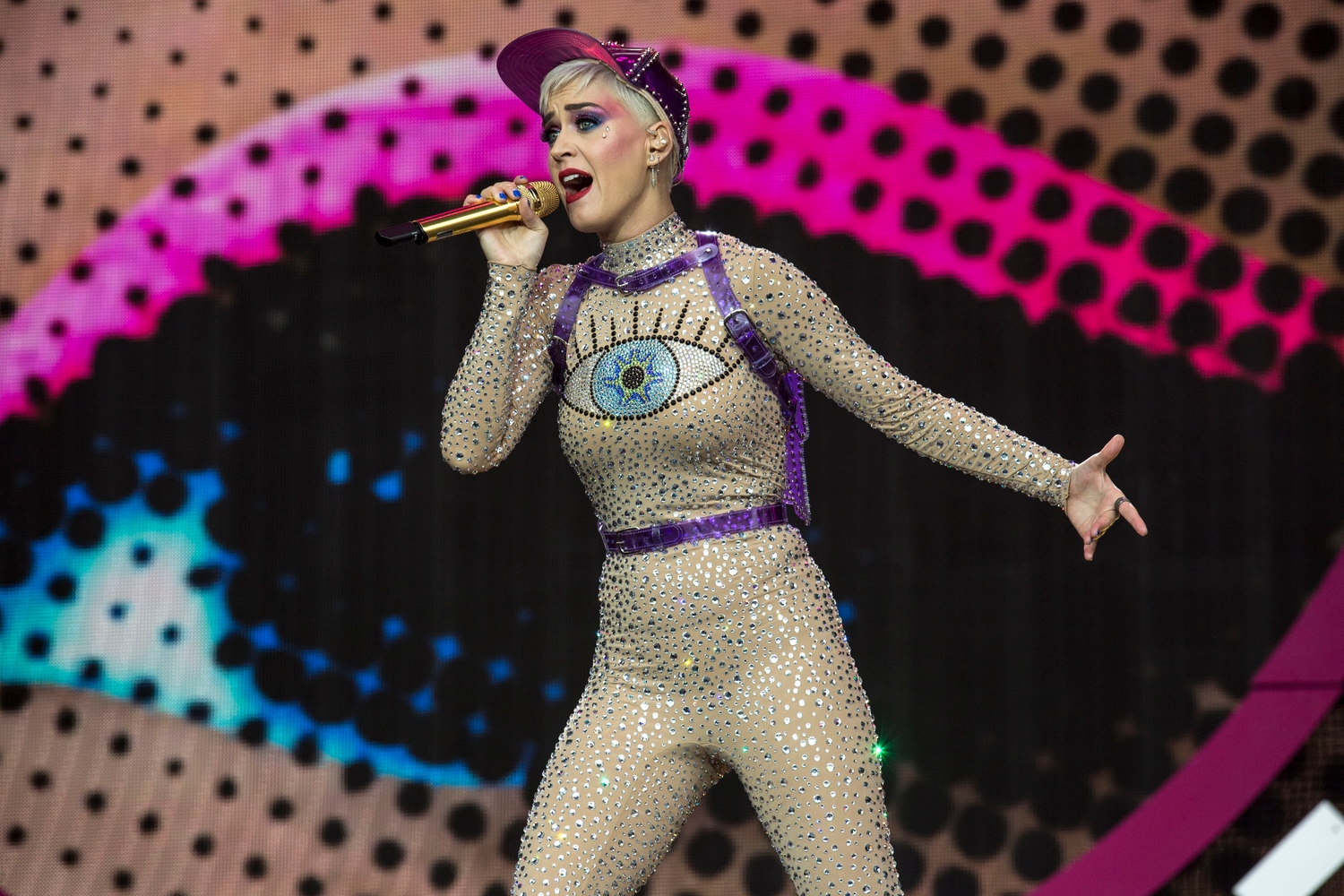 Katy Perry brings ridiculousness (and lots of it) to Glastonbury 2017