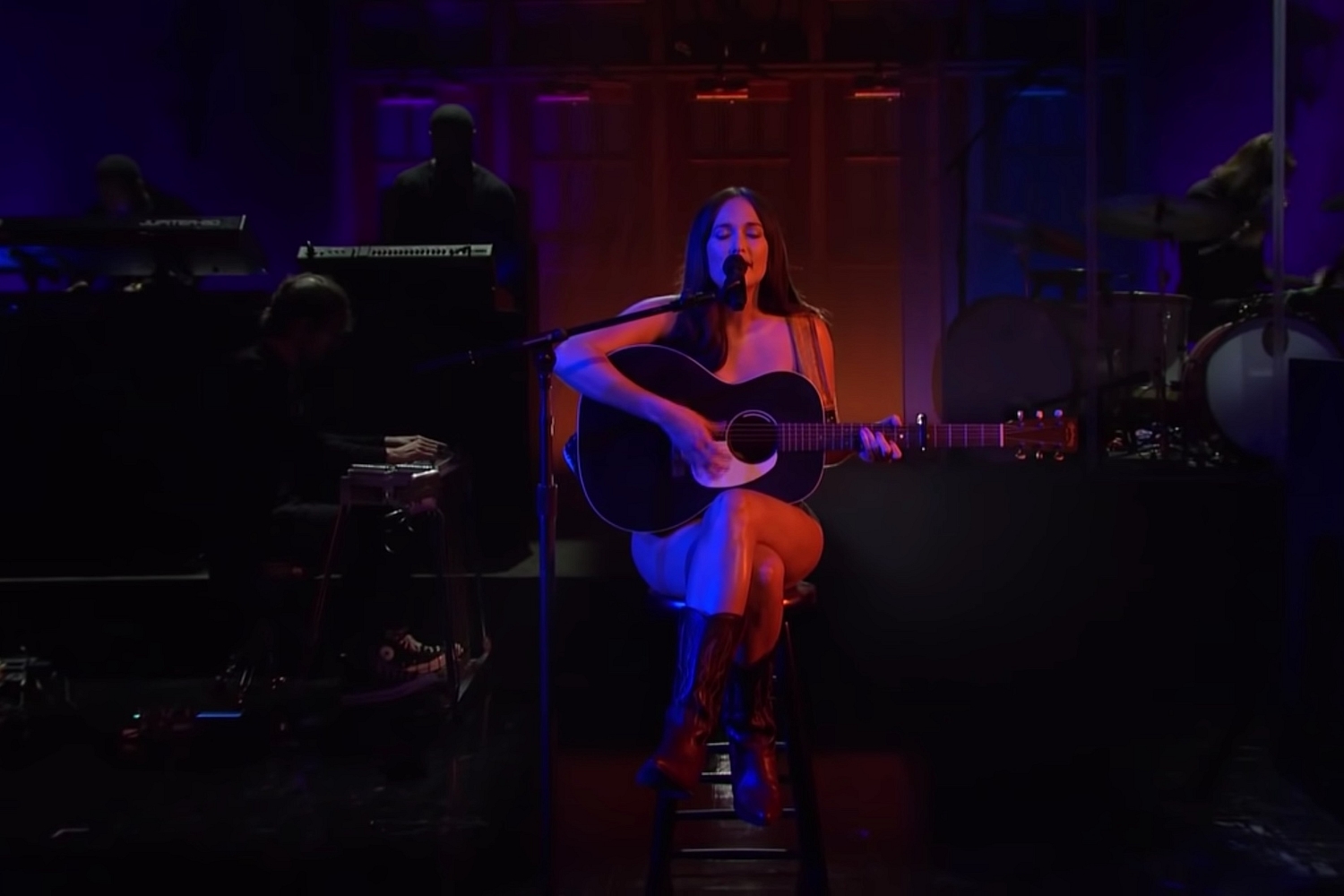 Watch Kacey Musgraves perform ‘Justified’ and ‘Camera Roll’ on SNL