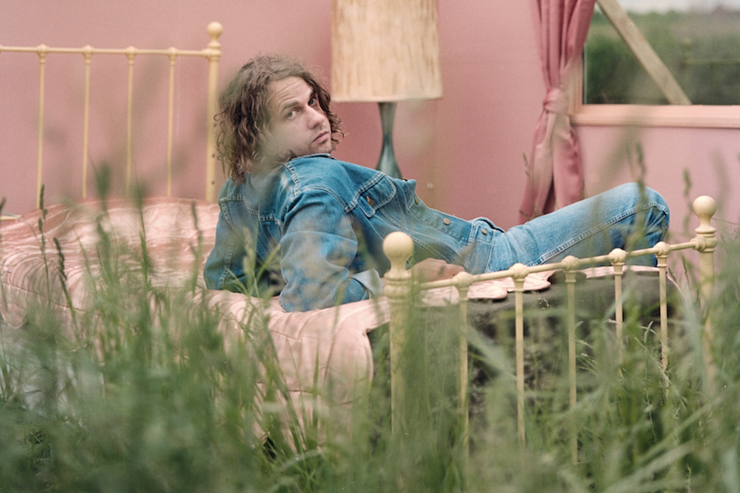 Kevin Morby shares two new songs ‘Don’t Underestimate Midwest American Sun’ and ‘Wander’
