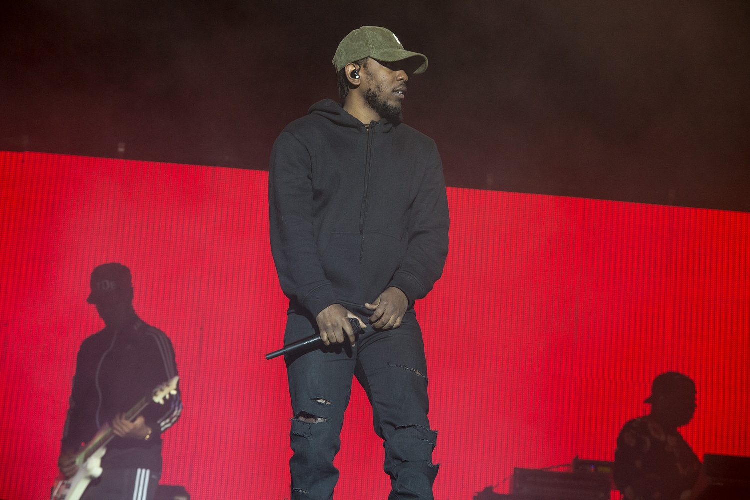 Kendrick Lamar gives a headliner performance at Reading 2015
