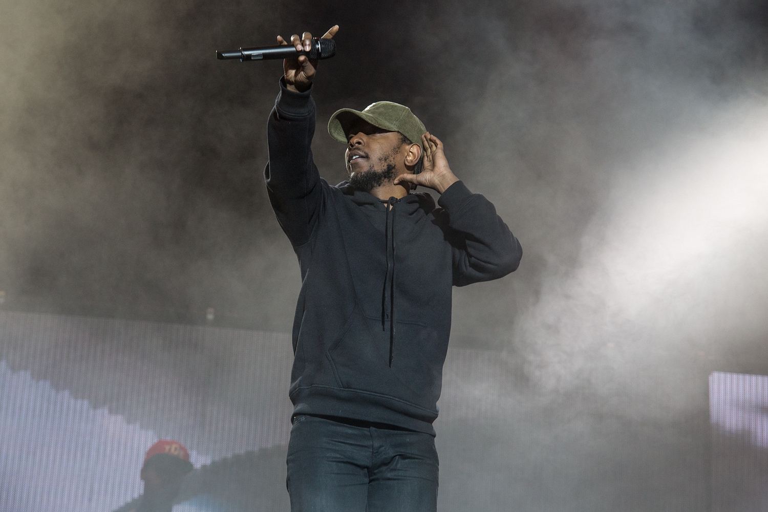Kendrick Lamar gives a headliner performance at Reading 2015