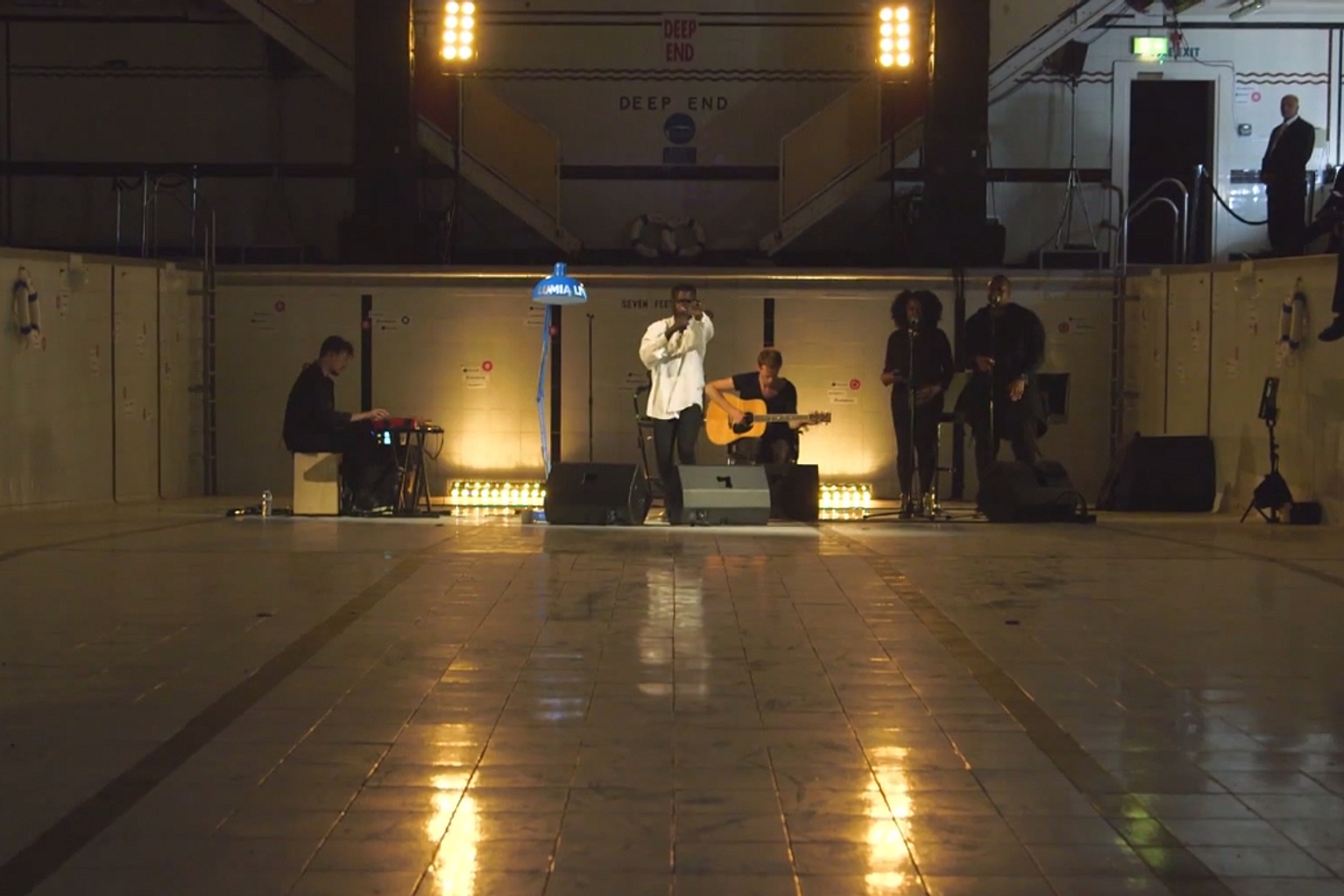 Watch Kwabs perform ‘Walk’ in a swimming pool for La Blogothèque