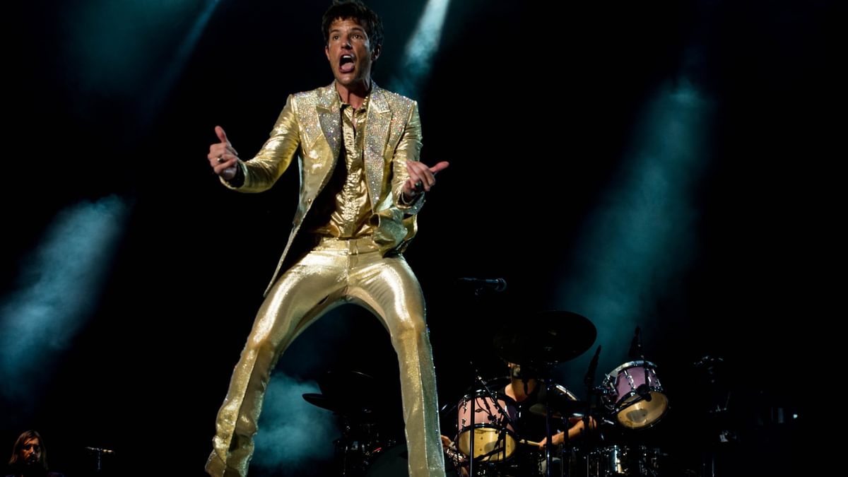The Killers bring gold suits and theatrical showmanship to Day Two of Benicassim - Vimarsana News