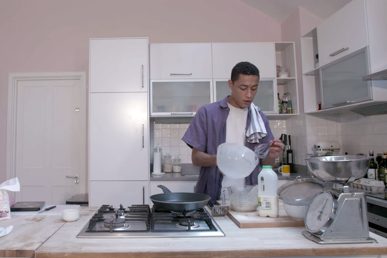Loyle Carner masters the art of pancake-making in ‘Florence’ video