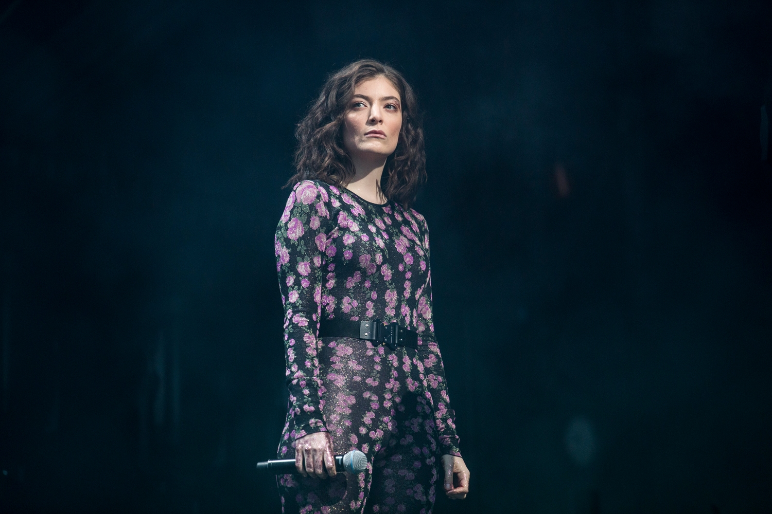 Watch Lorde cover Kanye West in Chicago