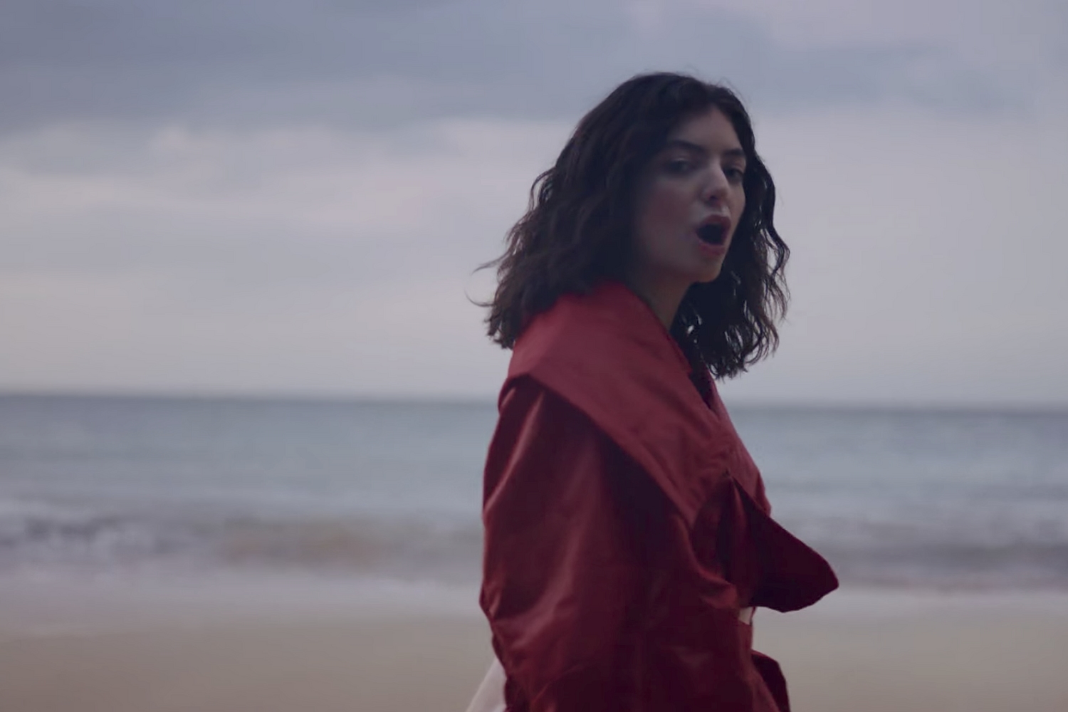 Lorde goes on her hols for ‘Perfect Places’ video