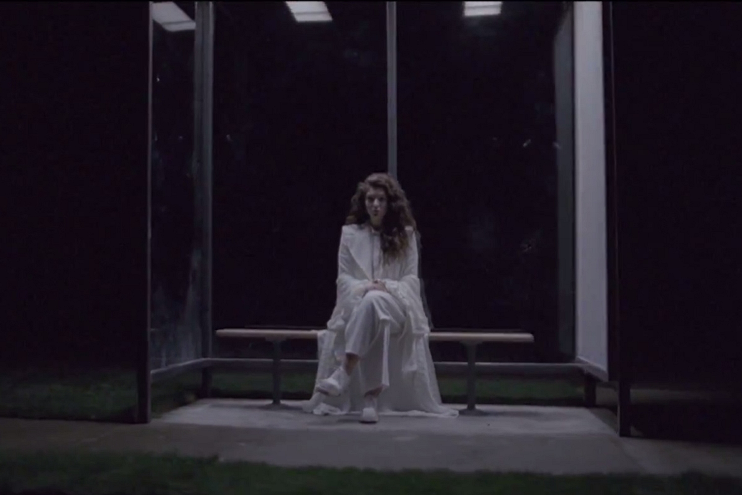 Lorde unveils new ‘Yellow Flicker Beat’ video
