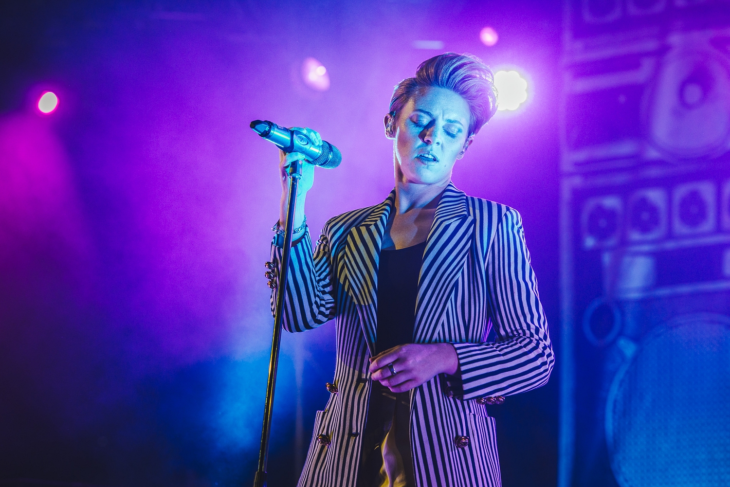La Roux gives electro-pop a striking edge at Latitude 2015