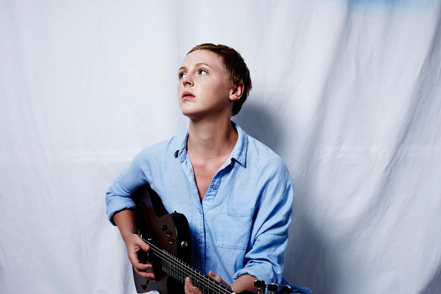 Watch Laura Marling debut new ‘Strange’ song at London’s Silver Bullet