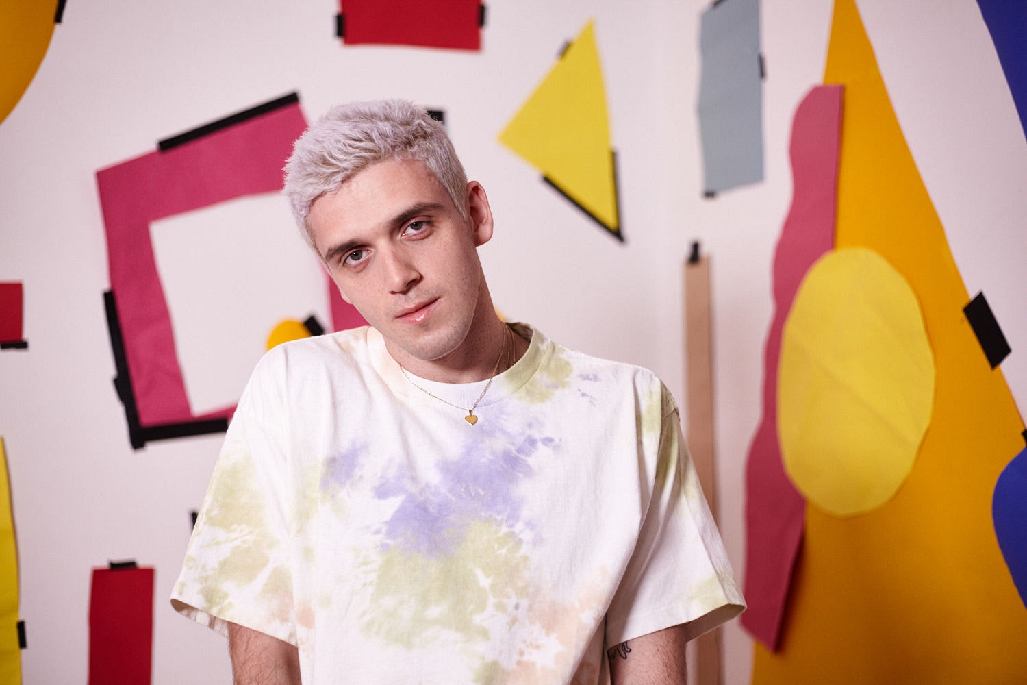 Lauv shares ‘El Tejano’ video