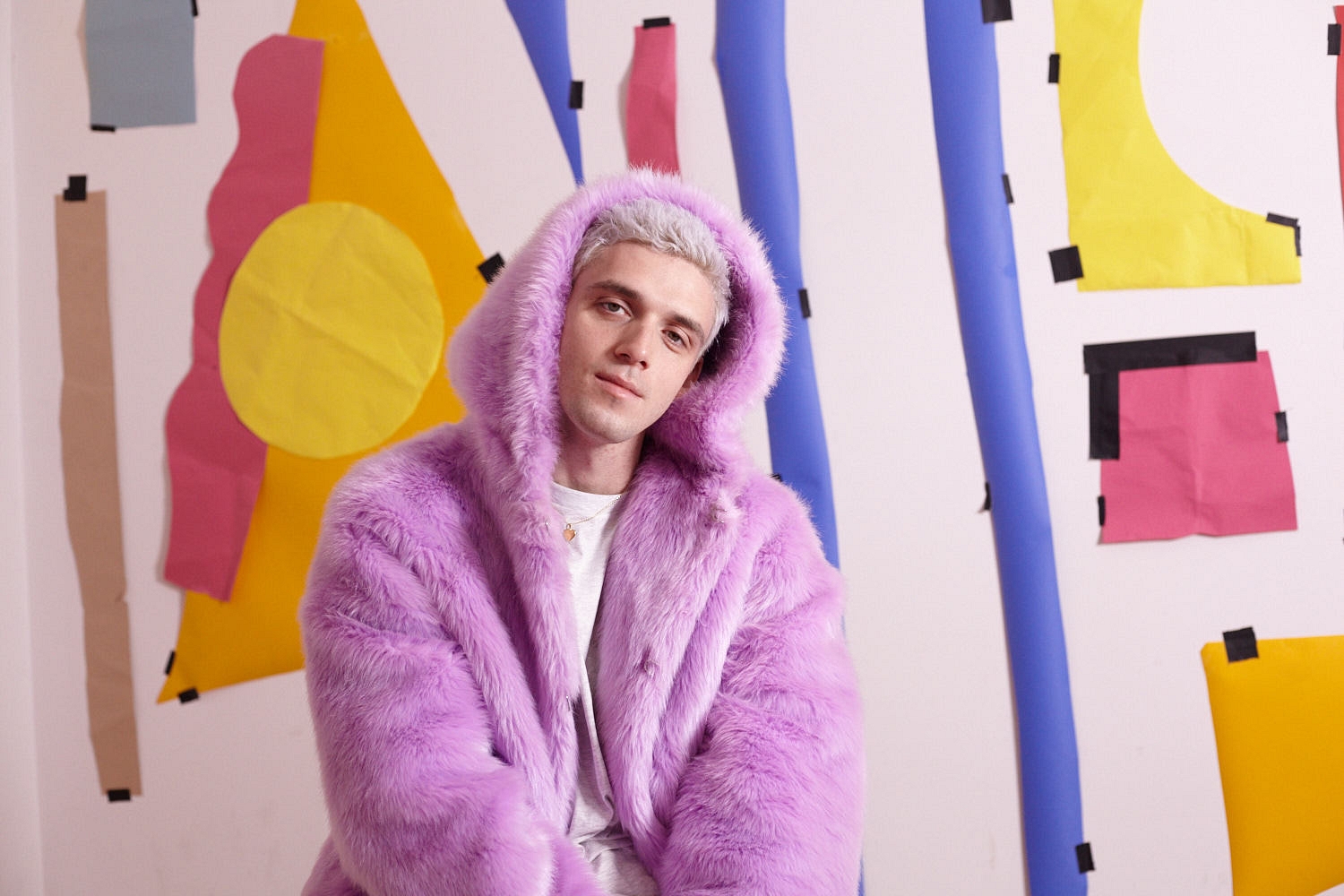 Lauv shares ‘Modern Loneliness’ video