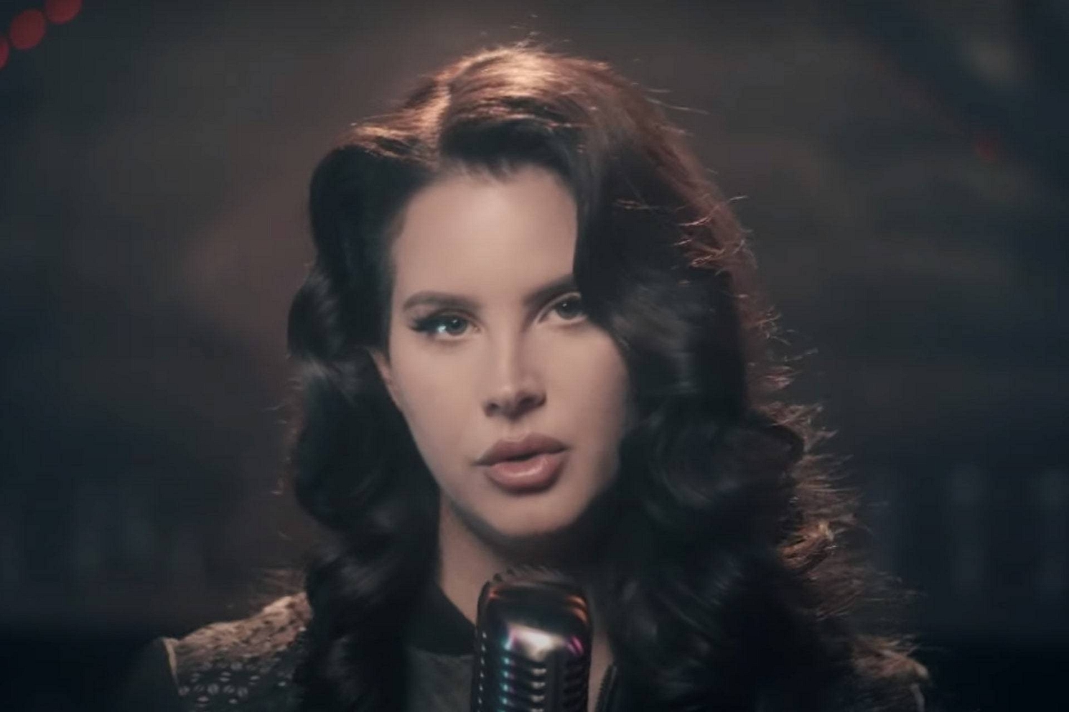 Lana Del Rey performs ‘Let Me Love You Like A Woman’ on Jimmy Fallon