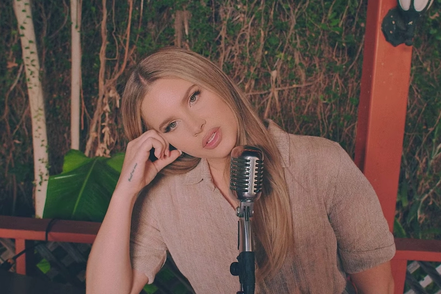 Lana Del Rey covers 'Summertime'