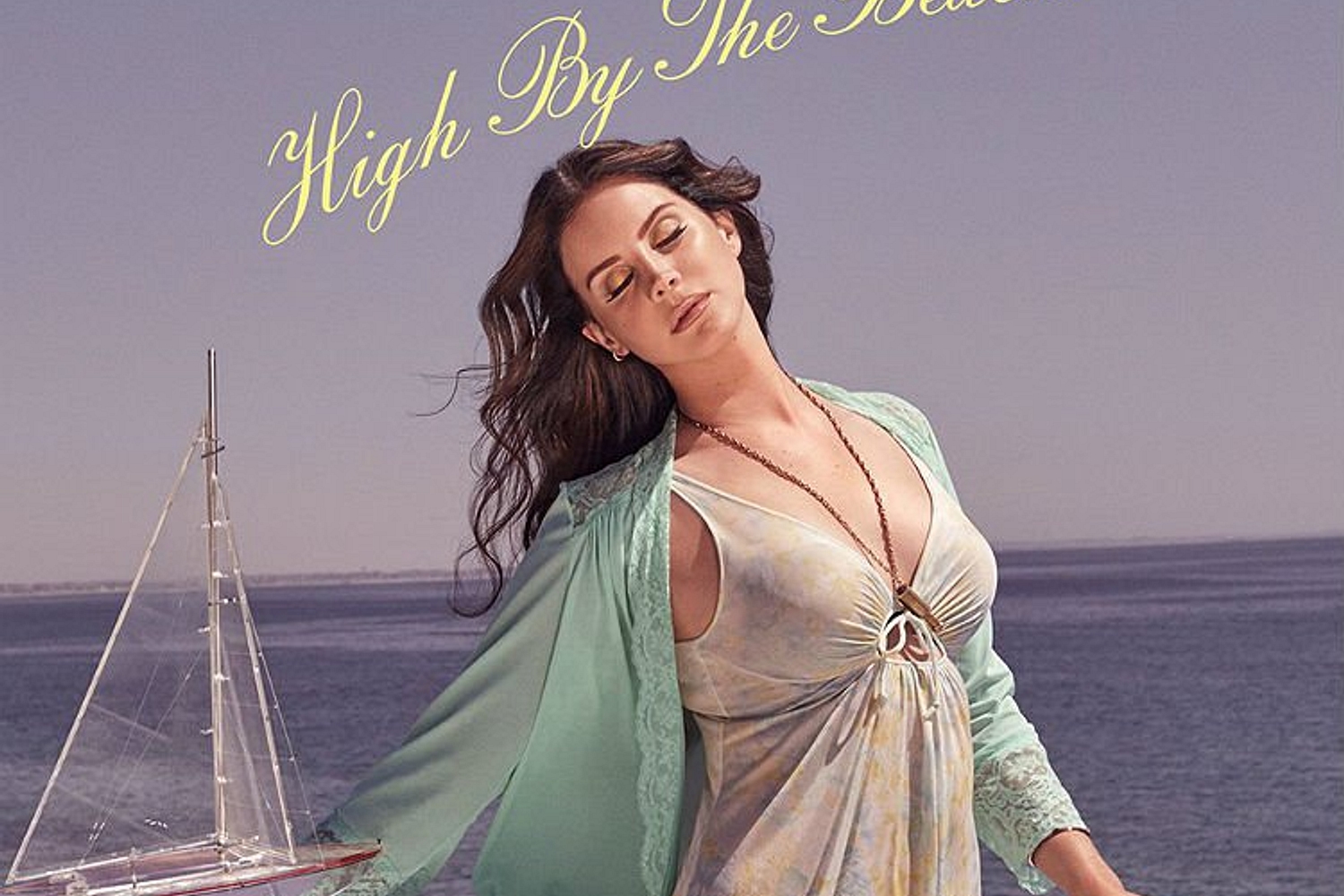 Lana Del Rey is answering phone-calls from fans