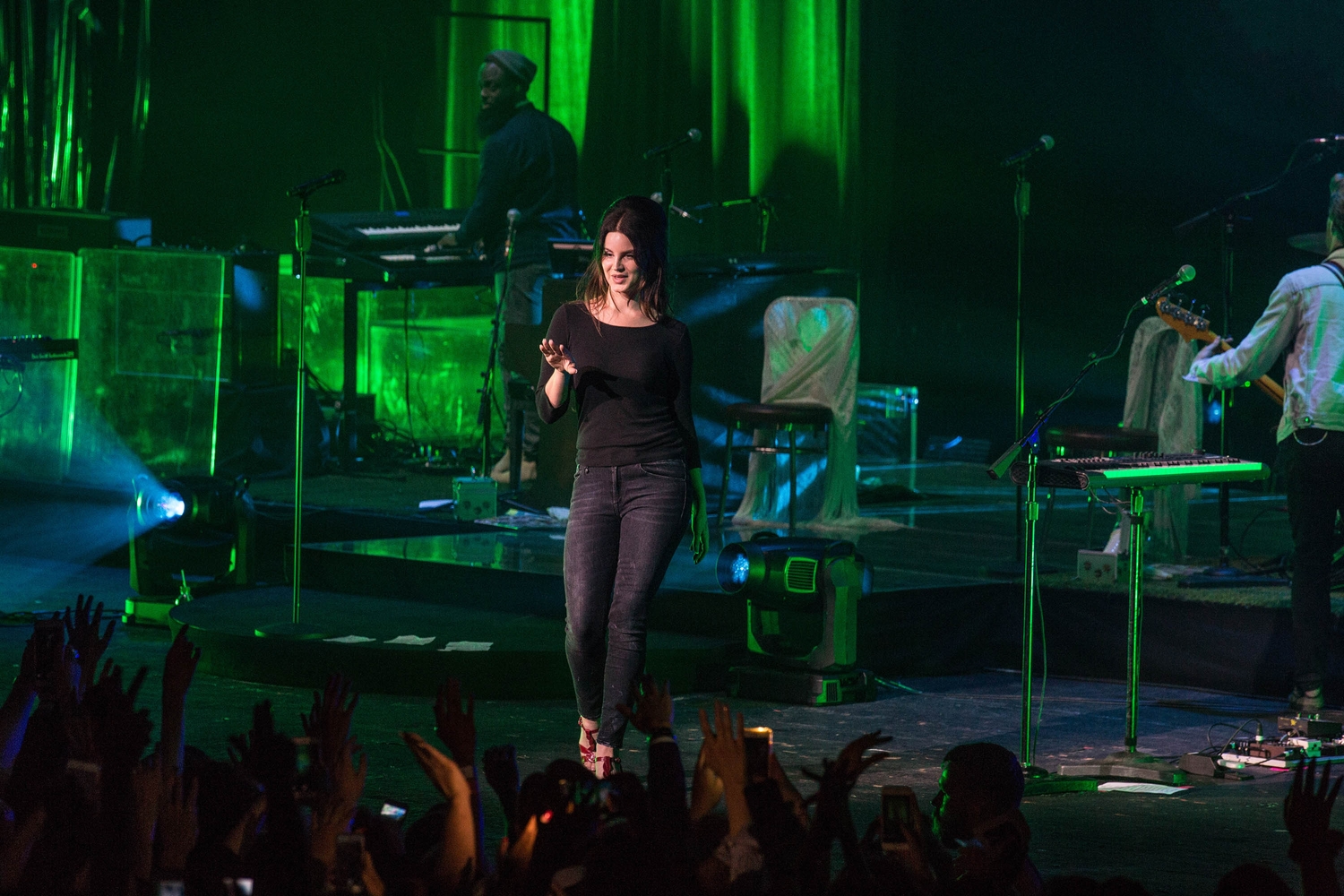 Watch Lana Del Rey play ‘Mariners Apartment Complex’ live for the first time