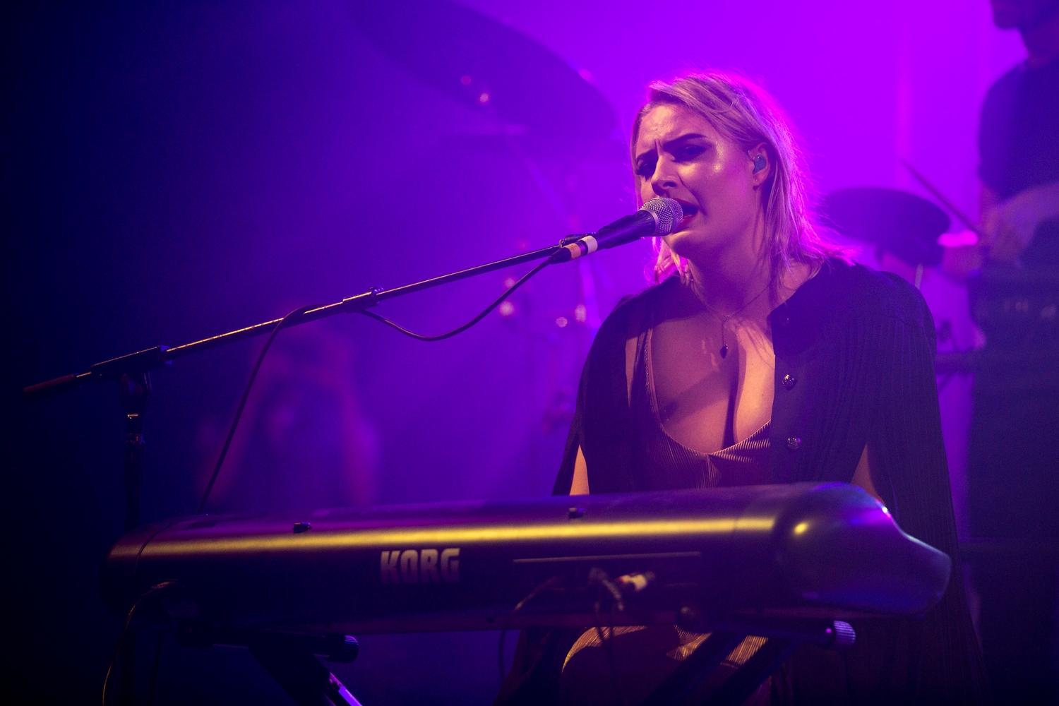 Låpsley adapts wonderfully at Reading 2016