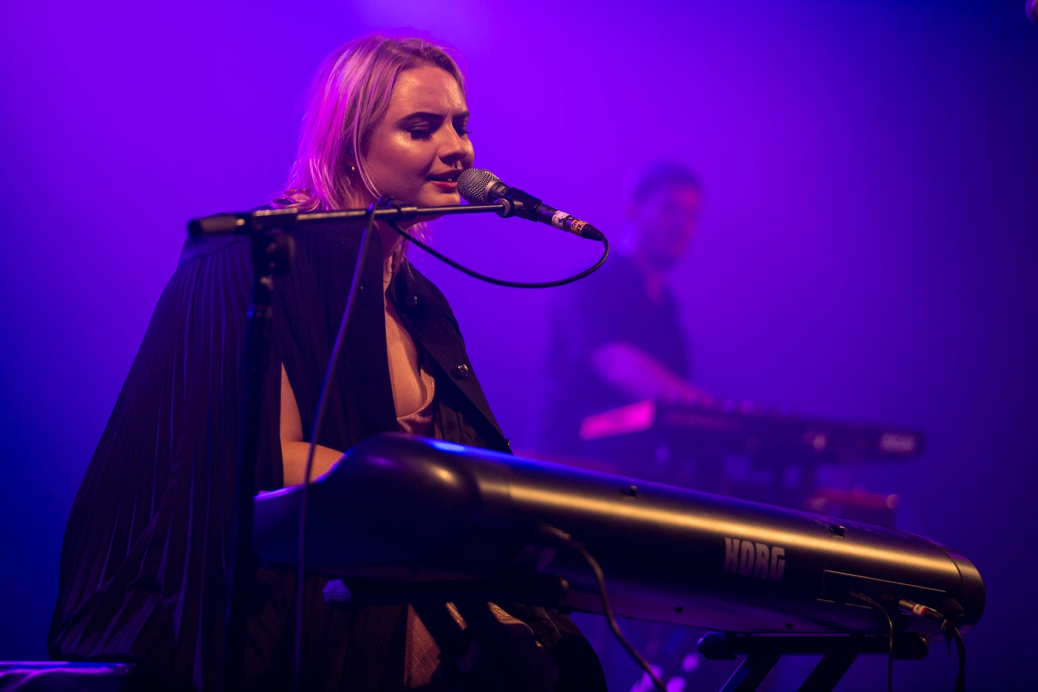 Låpsley adapts wonderfully at Reading 2016