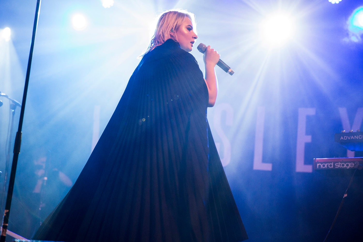 Låpsley adapts wonderfully at Reading 2016