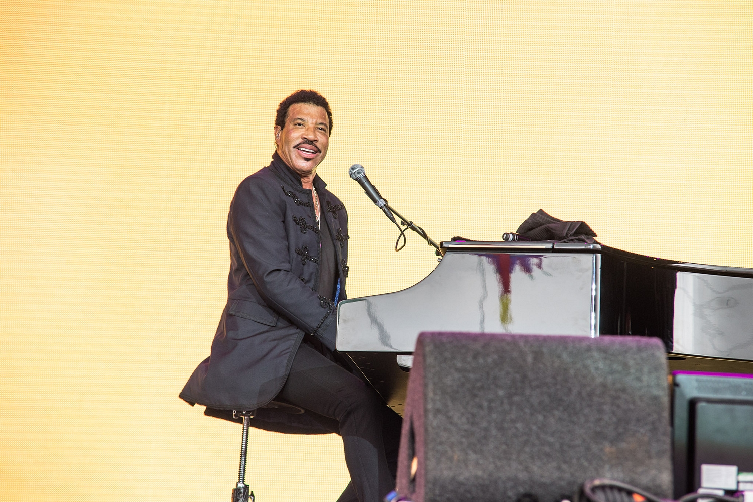 Lionel Richie tops UK album chart with post-Glastonbury sales rush