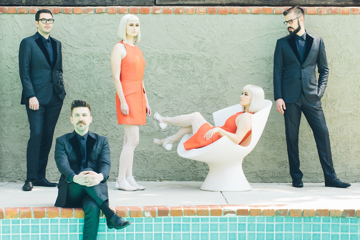 Lucius announce October tour, release new single