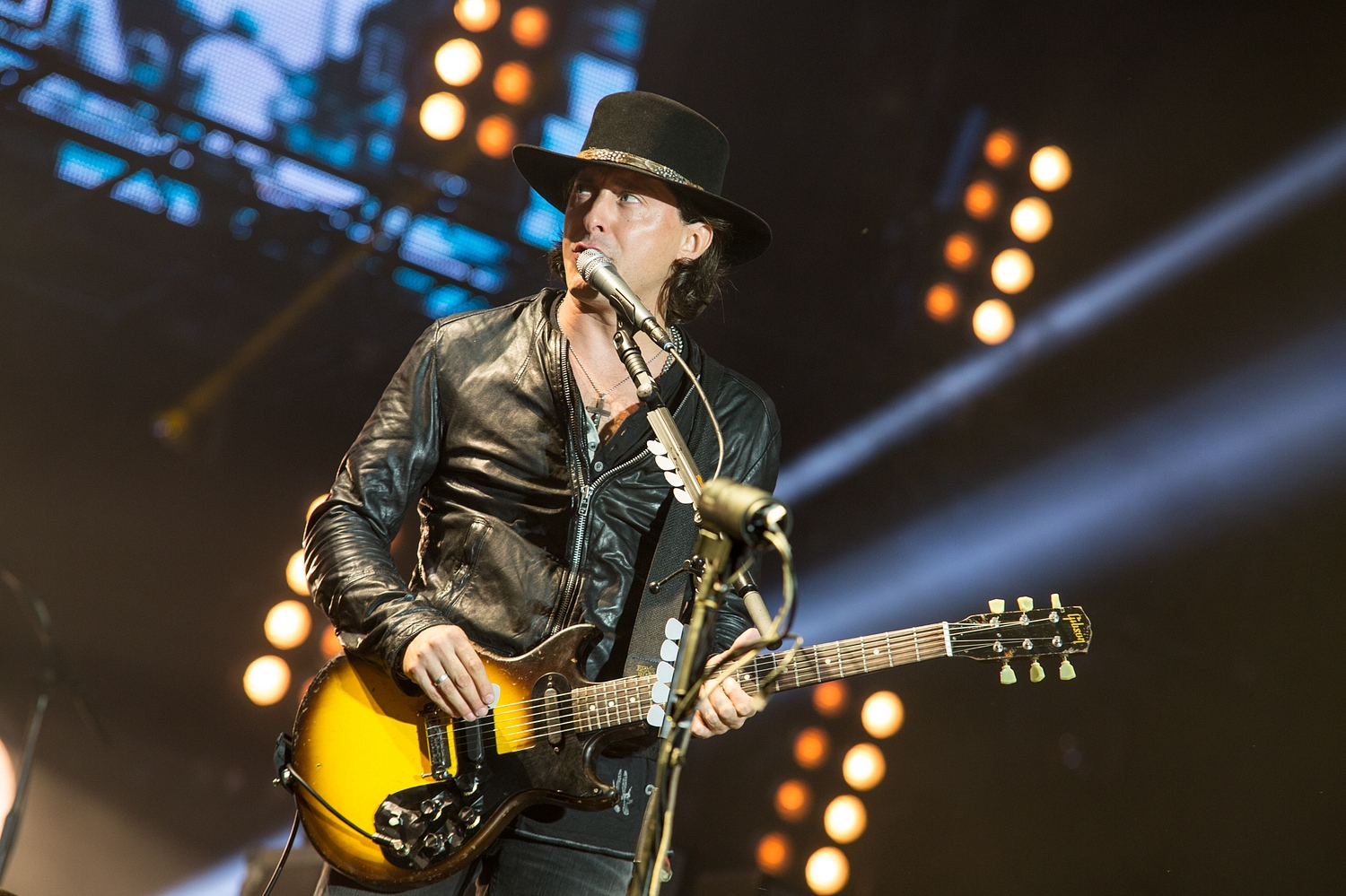 The Libertines return in smoky, shambolic style at Reading 2015