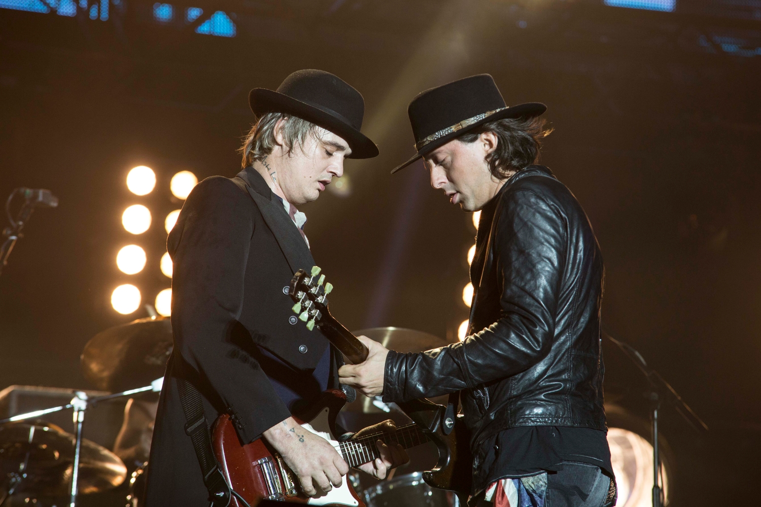 The Libertines return in smoky, shambolic style at Reading 2015