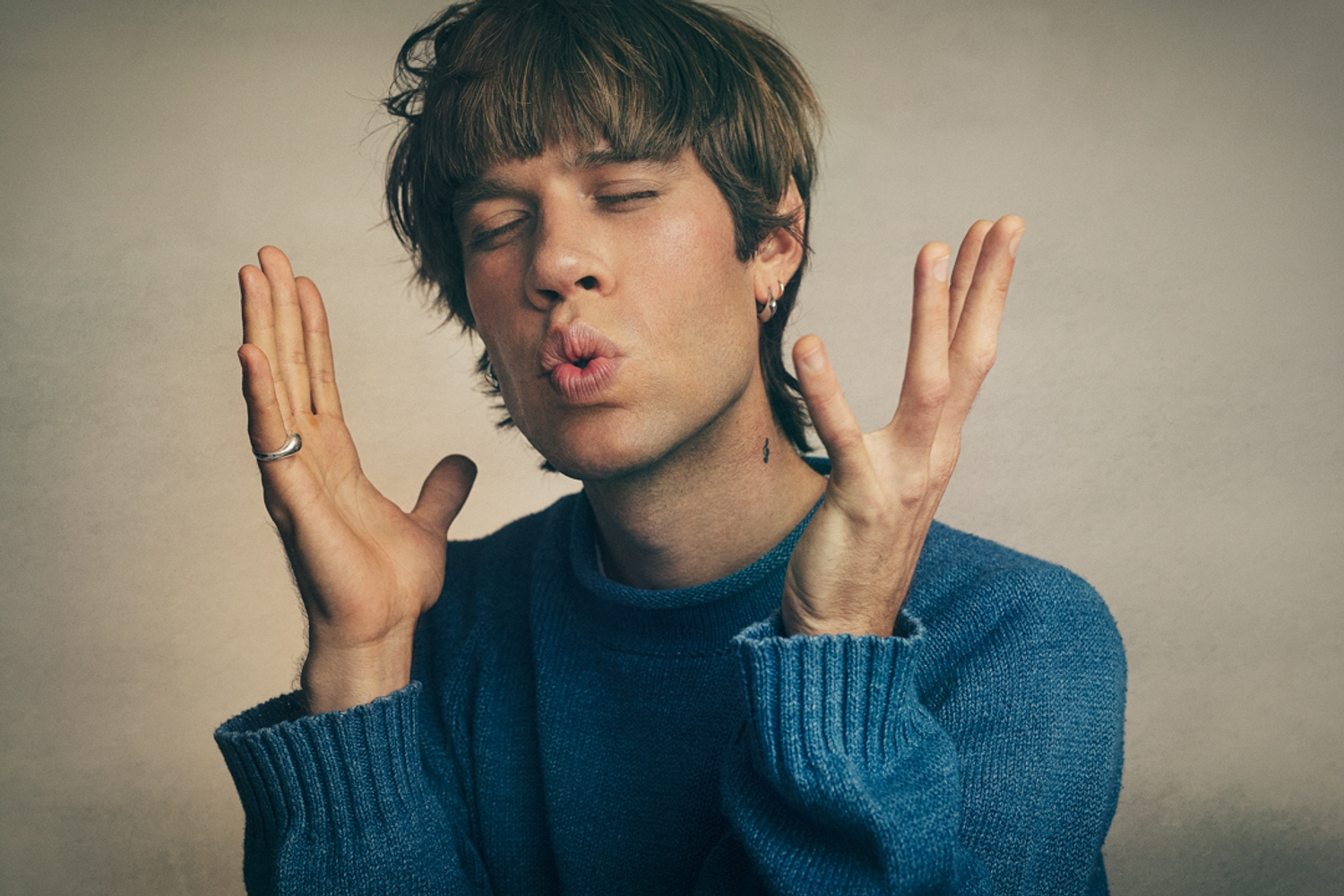 Porches announces new album ‘All Day Gentle Hold !’