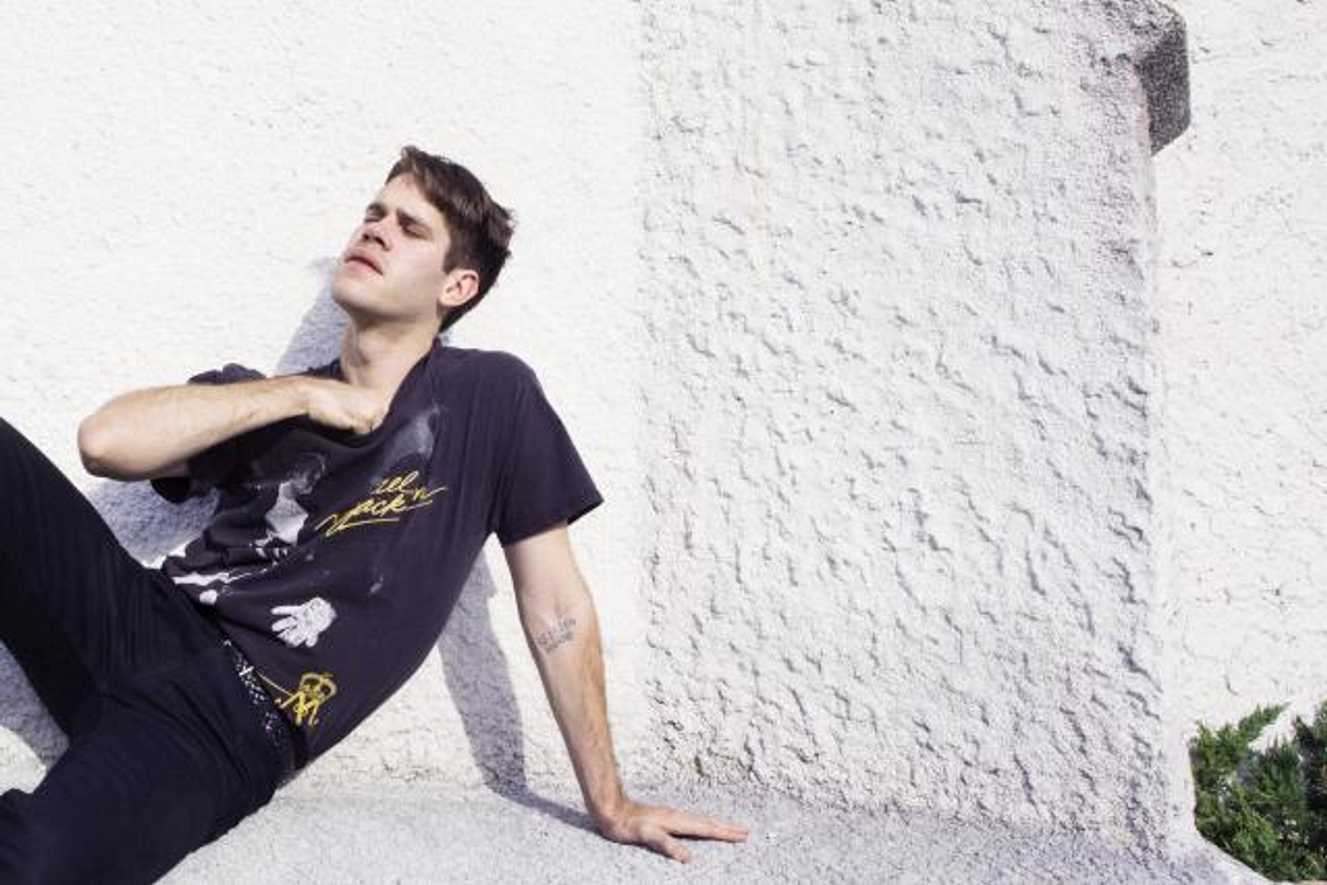 Porches signs to Domino, shares ‘Hour’ track
