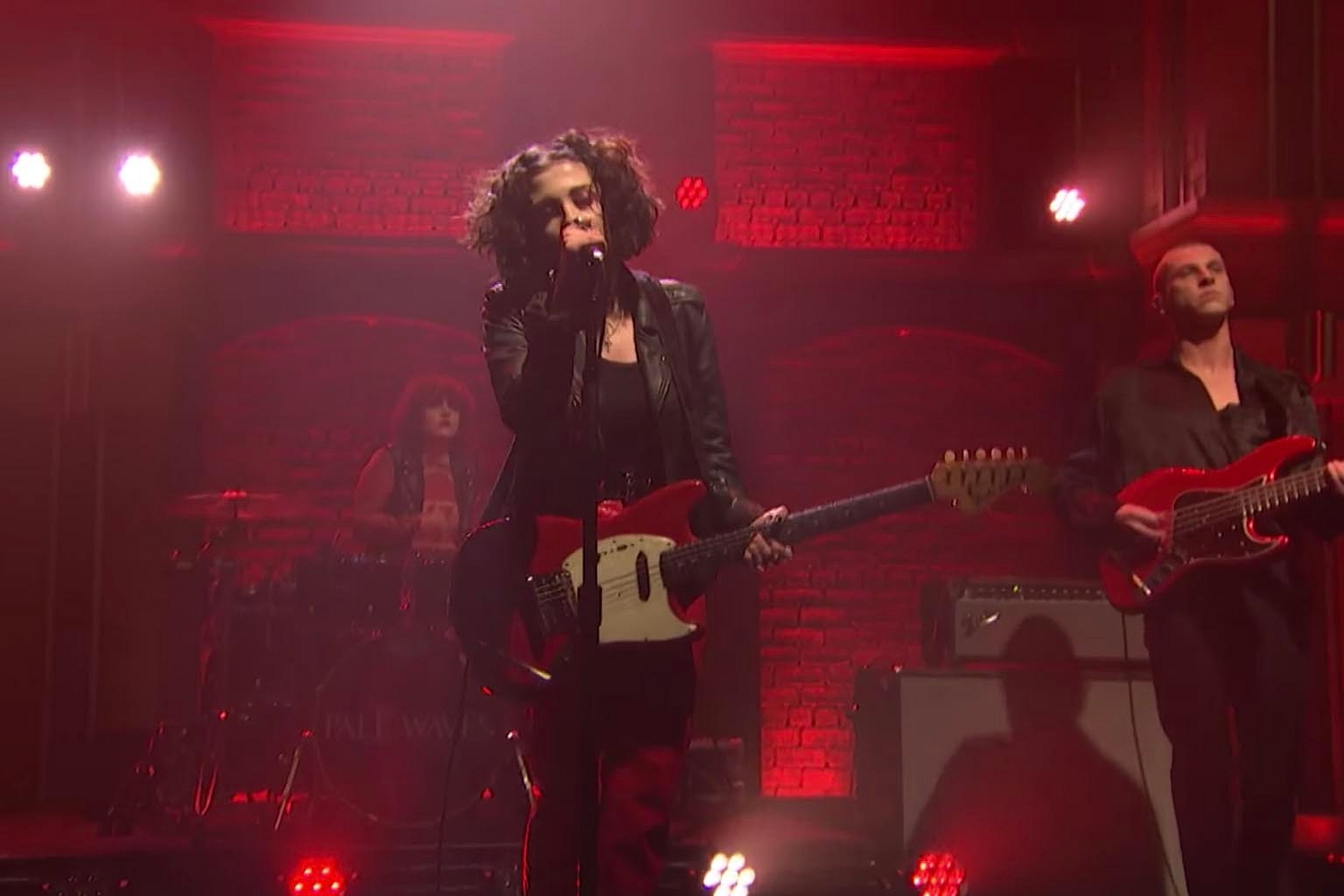 Pale Waves made their US telly debut, played ‘Eighteen’ on Late Night With Seth Meyers