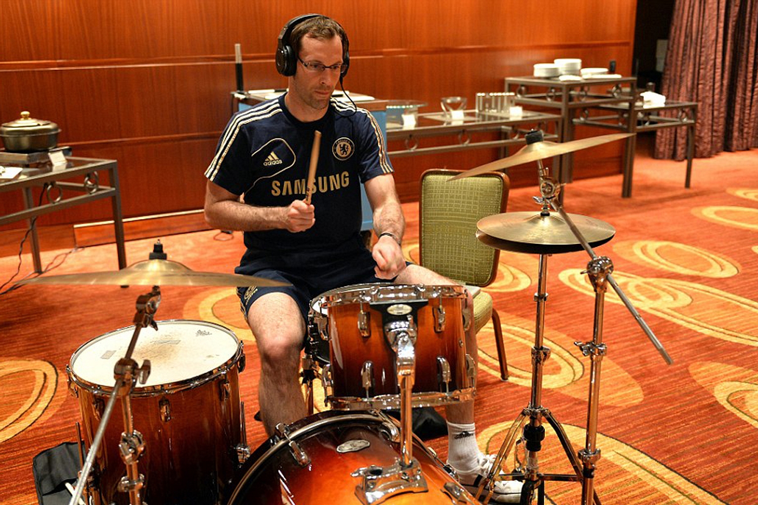 Watch drumming sensation Petr Cech cover Incubus’ ‘Anna Molly’