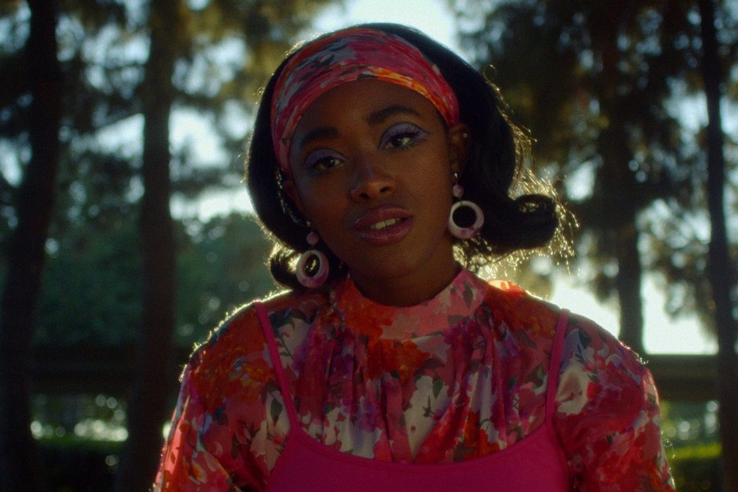 Peyton shares the video for 'Perfect Peach'